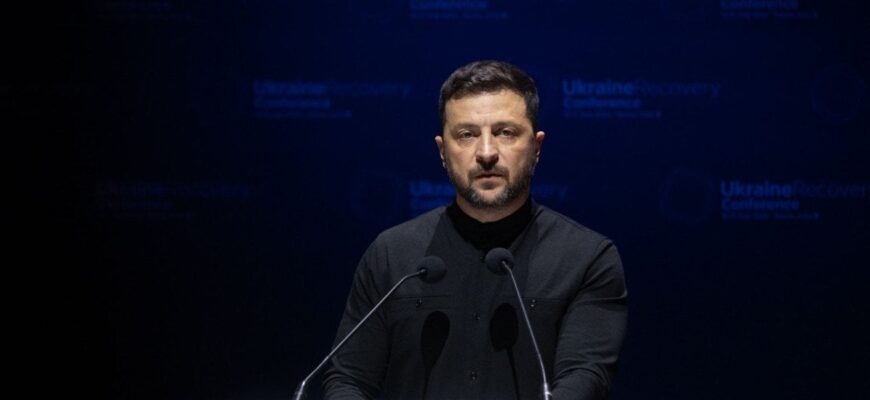“Треба ще трішки часу”: Зеленський про те, що не буде “здаватися” у війні