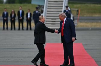 Чи потис Трамп руку Путіну: відео першого контакту