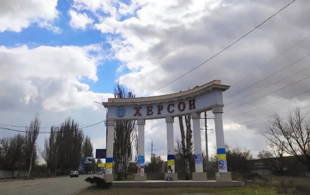 Херсон офіційно у дроновому напівоточенні. У цьому всьому мене, звісно, дивує запізнілість такої заяви, – Ігор Луценко