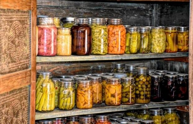 Господиням на замітку! Які продукти небезпечно консервувати вдома