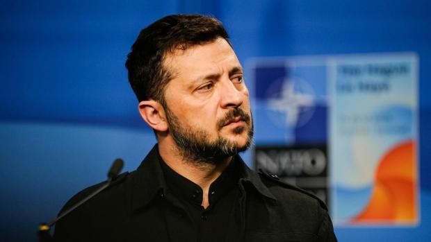 Контакти з американськими партнерами тривають майже цілодобово, ми не робимо все публічним, – Зеленський Контакти з американськими партнерами тривають майже цілодобово, ми не робимо все публічним, – Зеленський