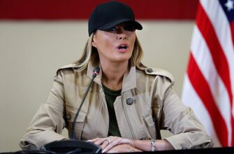 Кривавого диктатора чекав сюрприз на Алясці: Меланія Трамп через свого чоловіка передала Путіну листа щодо викрадених українських дітей – ЗМІ