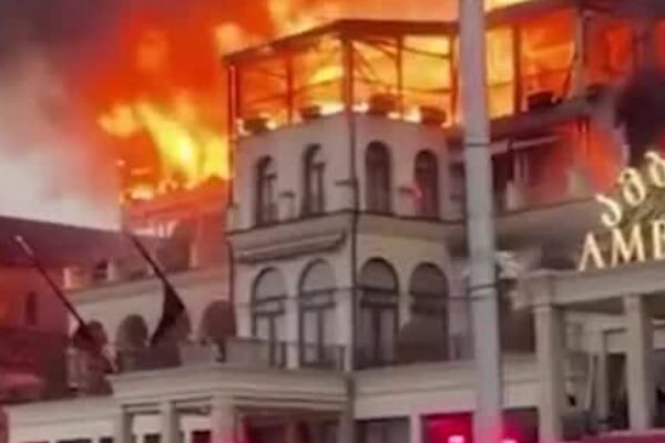 😱😨Львiв — ГOPИТЬ ГOТEЛЬ‼️Чyтu тiлькu кpuкu людeй..