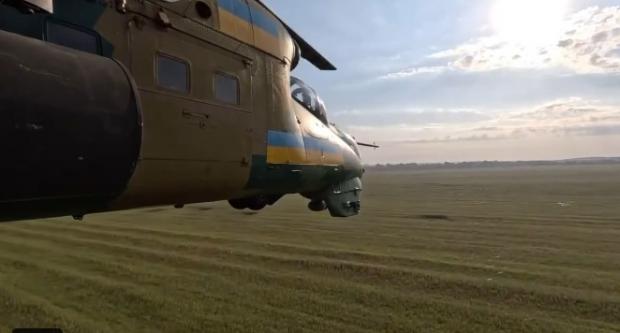 Не кадр з фантастичного фільму, а реалії сучасної війни: Українські поля в оптоволокні – то ознака жорстоких боїв (відео) Не кадр з фантастичного фільму, а реалії сучасної війни: Українські поля в оптоволокні – то ознака жорстоких боїв (відео)