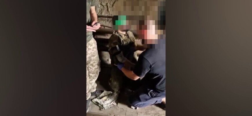 Їх не катували і не розстрілювали: під Покровськом українські прикордонники взяли в полон окупантів і надали їм медичну допомогу, показавши відео