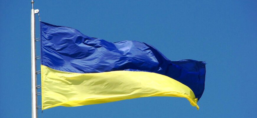 “Опір триває!”: До Дня прапора в Криму з’явилися проукраїнські послання для окупантів і жителів півострову (відео)