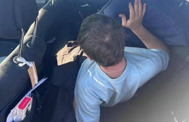 План був геніальний, але: Чоловік заховався під рясою монаха УПЦ МП, щоб незаконно перетнути кордон (відео)