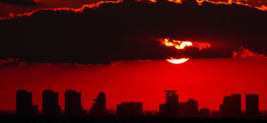 Погода на п’ятницю здивує: синоптики розповіли, що завтра принесе антициклон