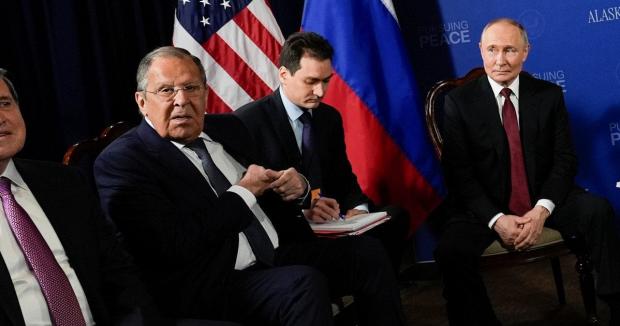 Рубіо змусив себе посміхнутися: Путін перед зустріччю з Трампом видав “жарт” про Лаврова