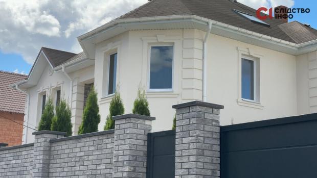 Сім’я “слуги народу” облаштувала будинок у Києві за щонайменше 0 тис., – журналістське розслідування