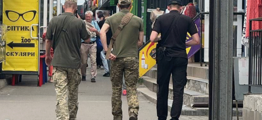 Тотальна мобілізація: з 18 років і хлопців, і дівчат, дикі поневіряння для всіх, хто виїхав – до чого почали готувати