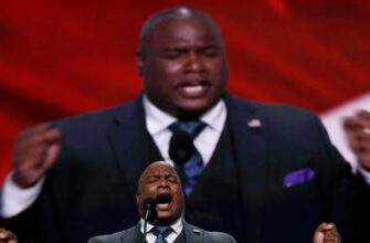 “Тримайтеся, брати та сестри! Допомога вже в дорозі!”: Духівник Трампа підбадьорив українців після розгортання атомних підводних човнів
