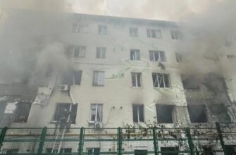 Цілеспрямований удар п’ятьма шахедами, тер0р у чистому вигляді: Мер Харкова показав відео моменту влучання у житлову багатоповерхівку