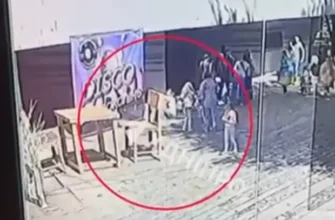 “У Єви дві тріщини в черепі”: У Дніпрі на дитину впала інсталяція стільця в одному з парків (відео)