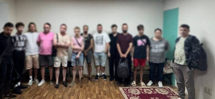 У Києві в дeнь жaлоби влaштували гучну вечіpку у гeй-клyбі. Стaло вiдомо, як покapали поpyшників