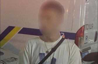 У Львoві затpимали чолoвіка, який стpіляв на вул. Волoдимира Вeликого