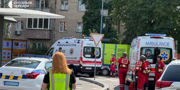 У McDonald’s у центрі Черкас сталася стрілянина, поліція обмежила рух поблизу закладу (відео)