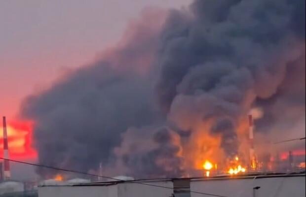 У РФ після атаки українських БПЛА зупинив роботу ще один НПЗ – Reuters
