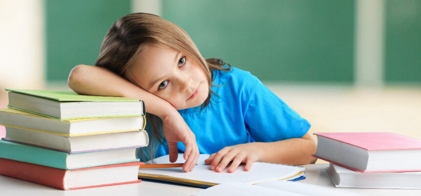 Восьмикласники читають по складах: освітянин б’є на сполох – це біда