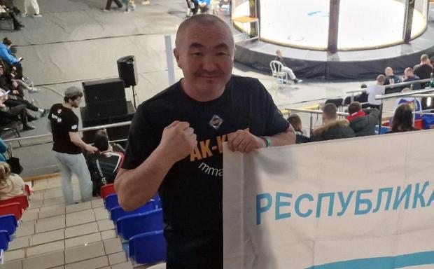 Урочистий захід довелося достроково завершити: У Росії на весіллі п’яний пенсіонер зарізав президента федерації ММА Алтая Урочистий захід довелося достроково завершити: У Росії на весіллі п’яний пенсіонер зарізав президента федерації ММА Алтая