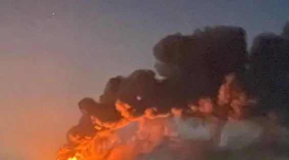 Увaга! У Києві в двір 9-повеpхового житлового бyдинку впaв цiлий роcійський дpон