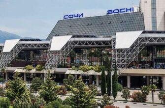 У Росії на курорті Сочі колапс: аеропорт закритий, люди тікають із пляжів