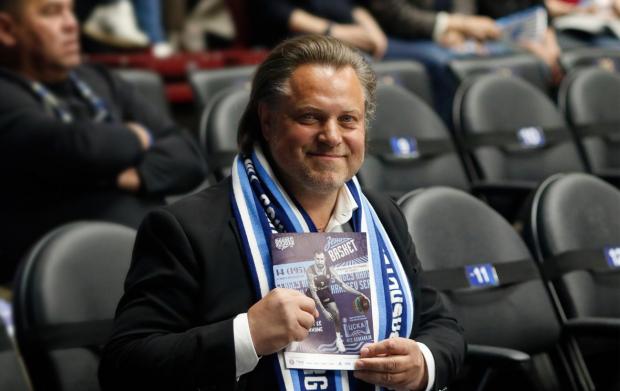 Заслужений артист України розповів про співака-зрадника з Буковини, якого “пригріла” дружина експрезидента Медведєва Заслужений артист України розповів про співака-зрадника з Буковини, якого “пригріла” дружина експрезидента Медведєва