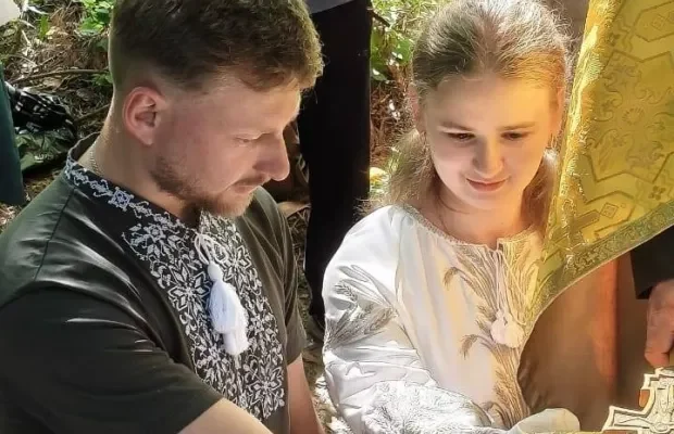 Життя триває навіть на фронті: У зоні бойових дій одружився боєць із Тернопільщини (фото)