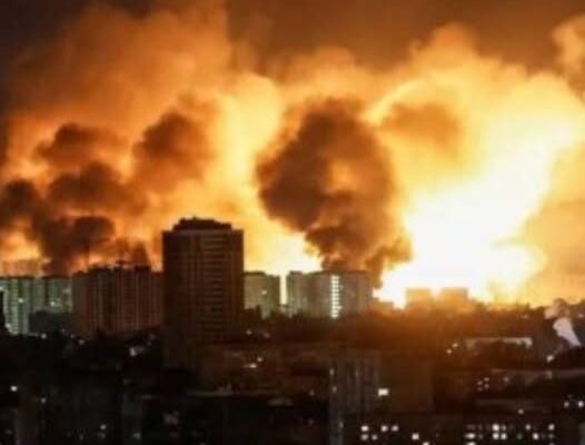 Вибух був такої потужності, що осяяло все місто мільйонник. Кількість жертв навіть важко уявити. Відео