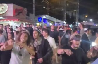 Відео того що хасиди витовряють ввечері та вночі в Умані шокувало українців. ВІДЕО – Ми з України