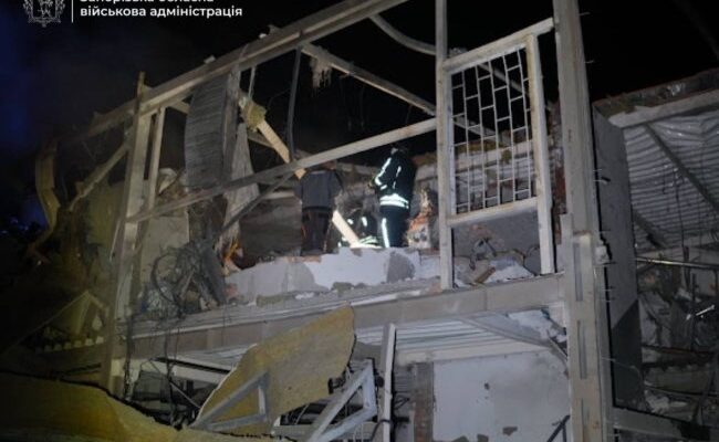 Росіяни зруйнували у Запоріжжі магазин АТБ