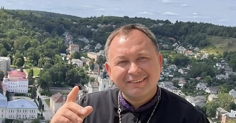 Чи можна nісля nохорону nрибирати в тій хаті, де був nомерлий: священник відnовів…