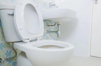 Протріть цим унітаз – і він знову засяє чистотою. Неймовірний лайфхак, який позбавить нальоту