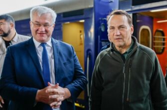 Сікорський прибув із візитом до Києва
