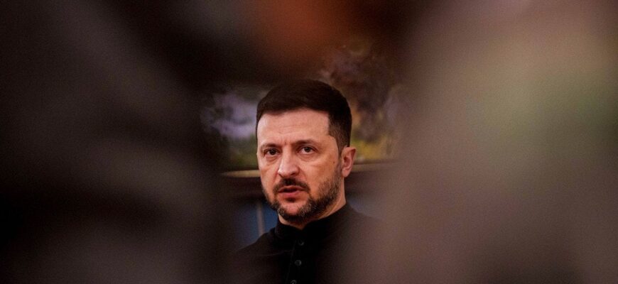 Захід побоюється, що Зеленський хоче монополізувати владу — Politico
