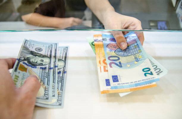 Чому долар залишається найнадійнішою валютою для заощаджень