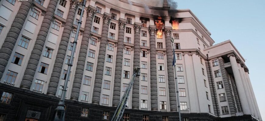 Росіяни влучили у будівлю Кабміну: Свириденко показала фото