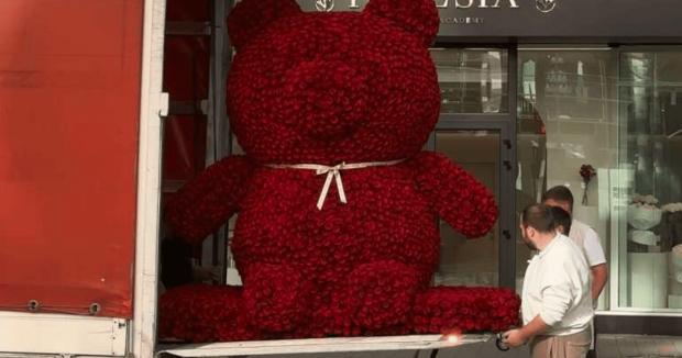 І ще про “трояндового ведмедя” і реакцію суспільства. Мені здається, люди не вловили, що тут задіяно дві дівчини, – Голобуцький