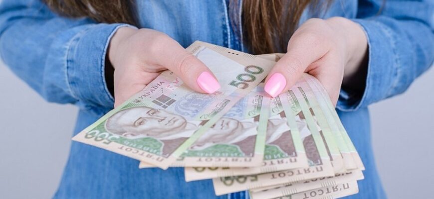 Старі 500 гривень вилучають з обігу: в Нацбанку попередили про важливе правило