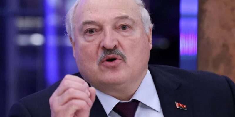 Лукaшенко зaкликав Зелeнського “зyпинитися”, інaкше cтaнеться “стpaшне”