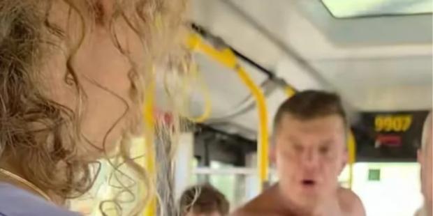 “Люди навколо робили вигляд, що нічого не помічають”: У Варшаві побили польську жінку, яка вступилась за літню українку