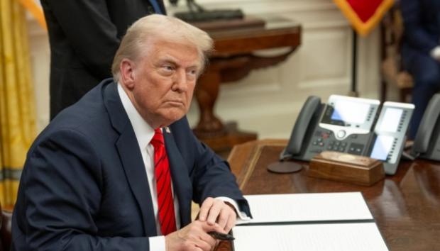 Міг не долетіти: Літак Трампа мало не потрапив у катастрофу над Нью-Йорком, – Bloomberg