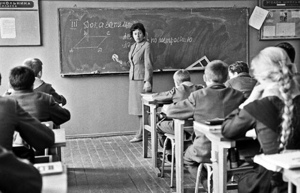 Не так “солодко”! Які міфи про освіту існували в СРСР і яким було навчання насправді