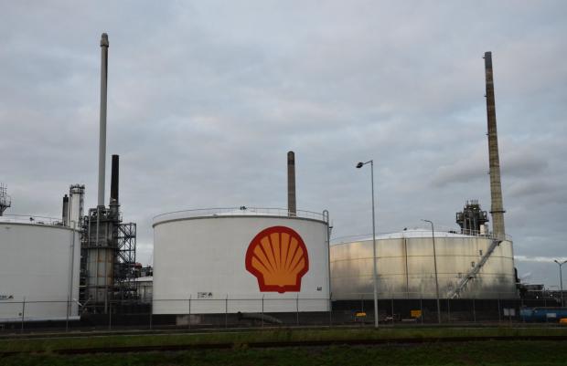 Нема куди тягнути далі: Угорщина підписала 10-річну угоду з Shell на тлі рішення ЄС відмовитись від російського газу