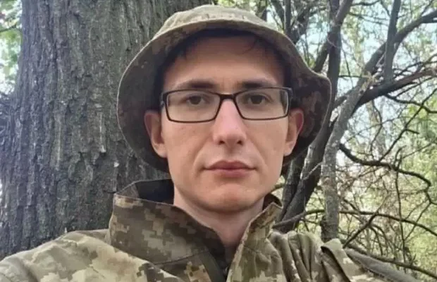 Пішов захищати країну на другий день після вторгнення: На фронті загинув син відомої української художниці (фото)