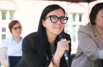 “Порадила” повертатися додому: У Польщі депутатка облаяла таксиста з України (відео)