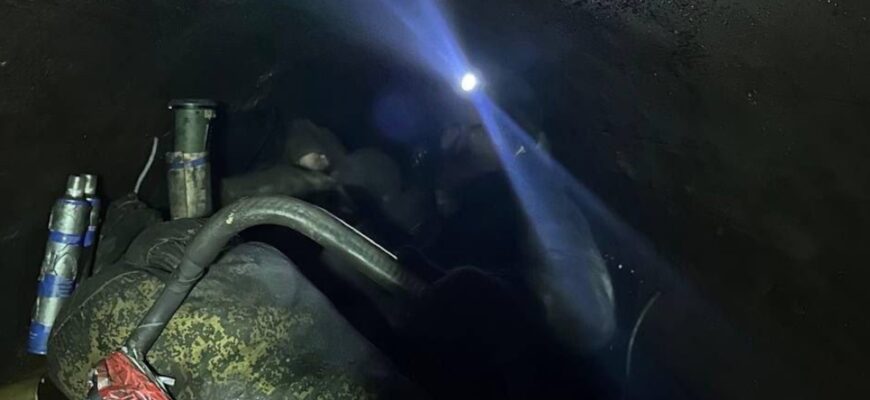 Простий УКРАЇНСЬКИЙ ЗВАРЮВАЧ заварив ВИХІД. Вибух у трубі – вони пустили газ. Сотні загиблих.