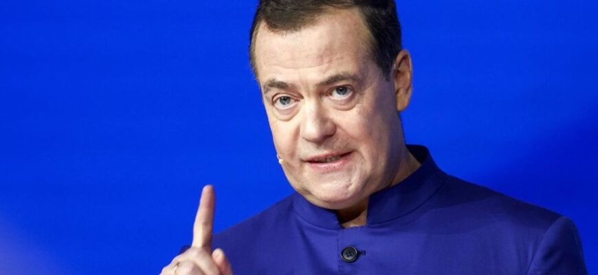 “Війна НАТО з Росією”, – Медведєв істерично відреагував на заклик Польщі закрити небо над Україною