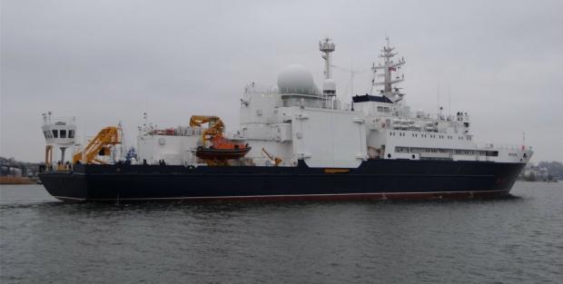 “РФ може спробувати вимкнути світло. Буквально”: Російський шпигунський корабель стежить за підводними кабелями Європи