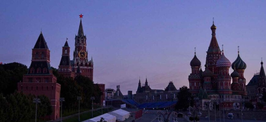 Поблизу Москви вибухи: Собянін скаржиться на БПЛА, які спричинили “бавовну”